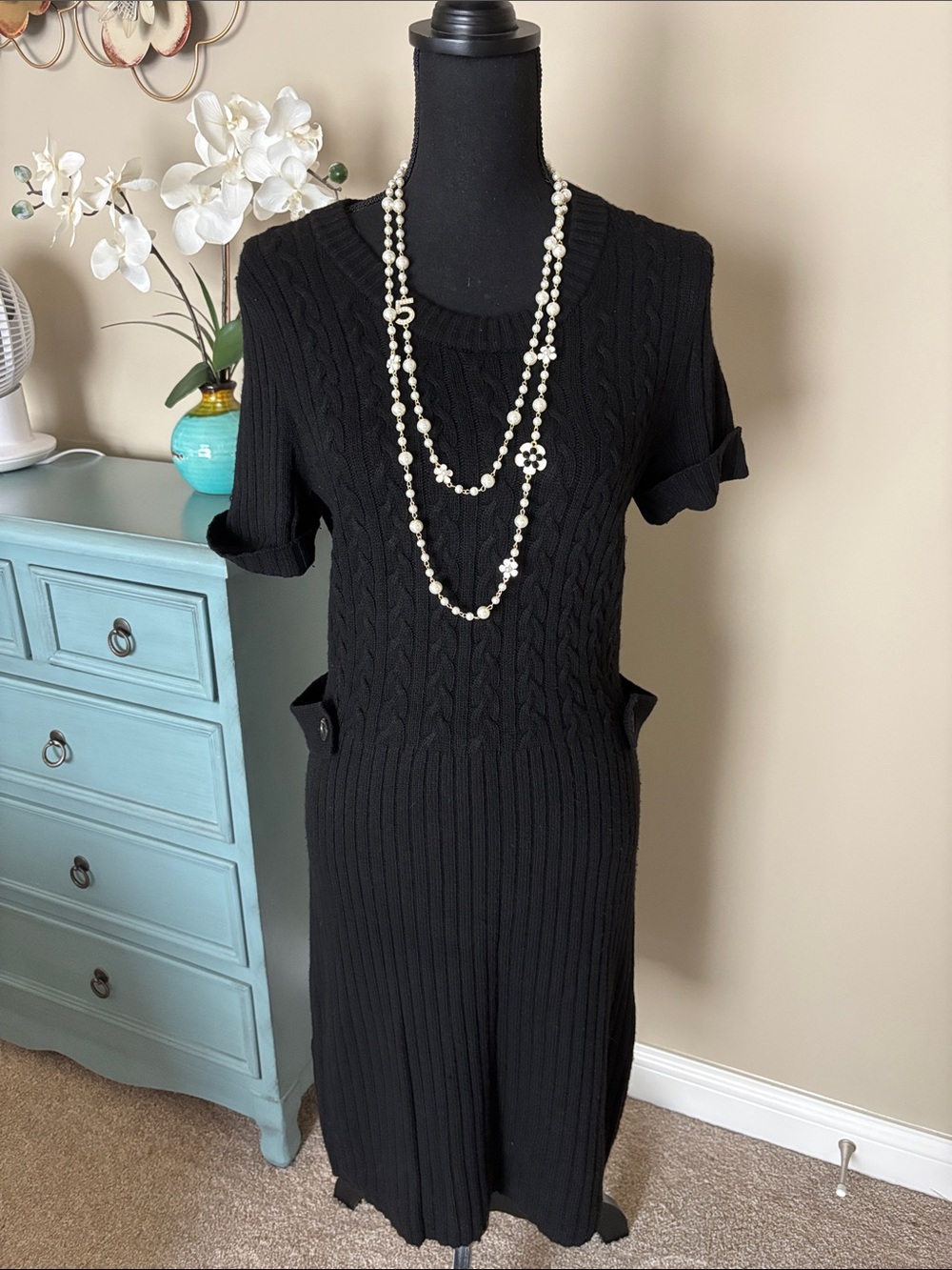 Banana Republic Luxury Cashmere Blend Black Knit Short-Sleeve Dress.  Size S/M. - Picture 3 of 9